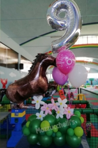composizione-palloncini-compleanno-9-anni-cavallo--mazzucchellis